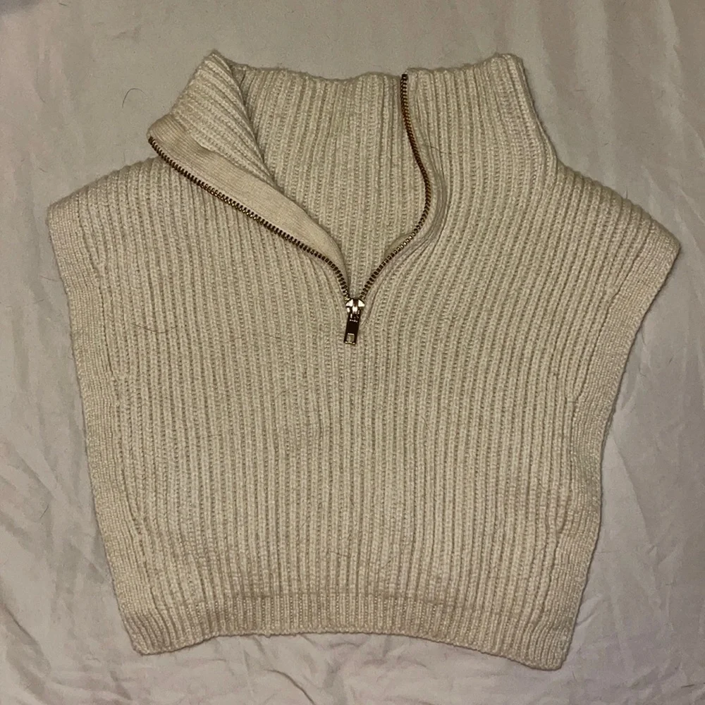 VEST - Picture 1 of 3